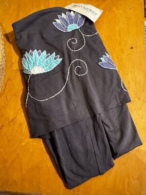 Synergy Organic Cotton Lotus Embroidered Leggings w/ attached Skirt - Large -NWT